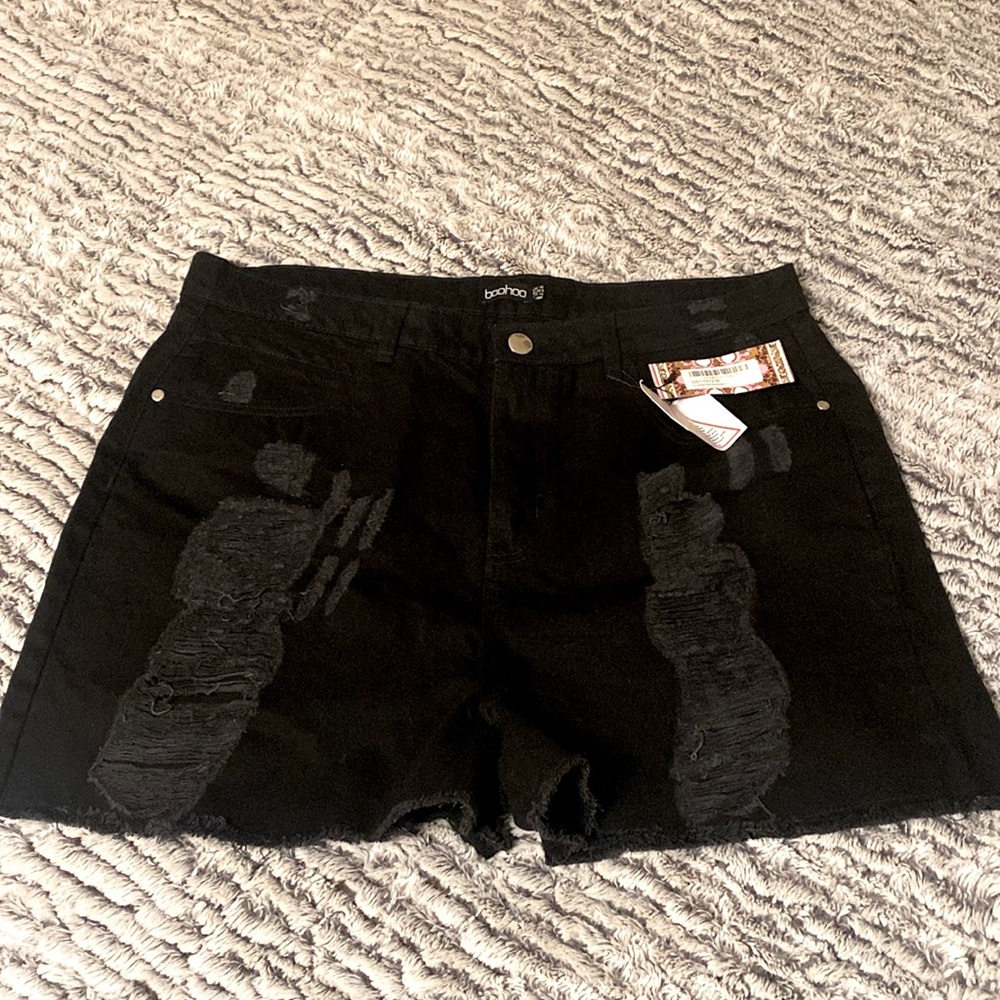 Reposhing- never worn! Boohoo high waist destressed shorts
